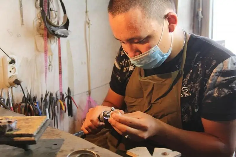 Ювелир из Арыси открыл мастерскую с помощью госпрограммы