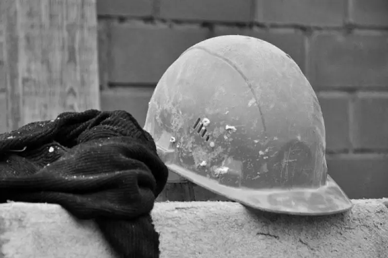 В Павлодарской области монтажника убило упавшей плитой