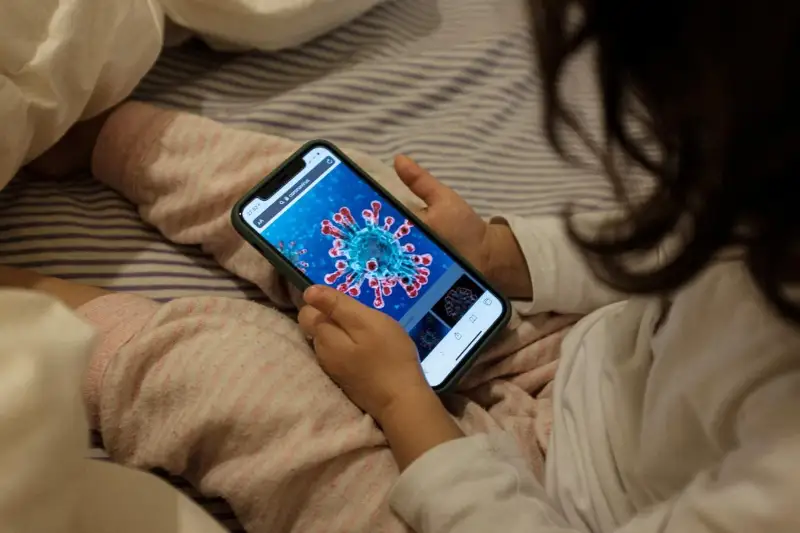 Карагандинку и ее дочь назвали инфицированными коронавирусом