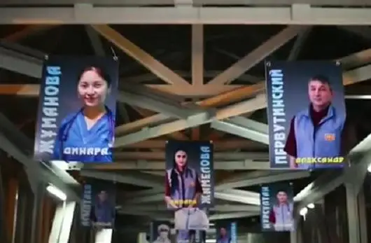 Фотовыставку «Спасибо врачам!» открыли в надземном переходе в Усть-Каменогорске