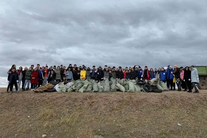 Более 100 мешков мусора собрали волонтеры в Коргалжинском районе