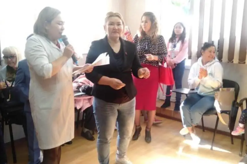 Благотворительную акцию ко Дню семьи провел медцентр в Нур-Султане
