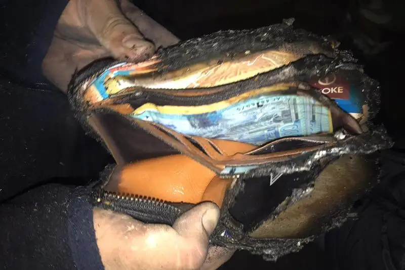 Полмиллиона тенге вернул пожарный хозяину сгоревшей бани в Риддере