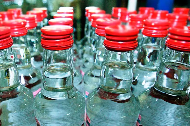 Свыше 2,6 млн бутылок алкоголя изъяли из нелегального оборота в Алматы