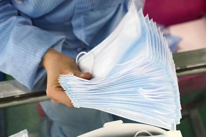 Более четырех миллионов масок и 13 тысяч литров антисептика изъяли в двух регионах Казахстана