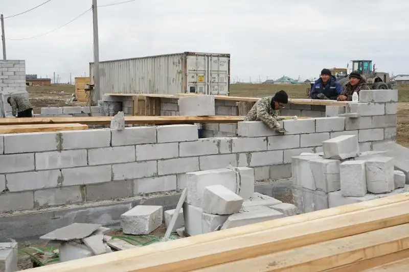 Индивидуальные дома для многодетных семей возводят в Семее