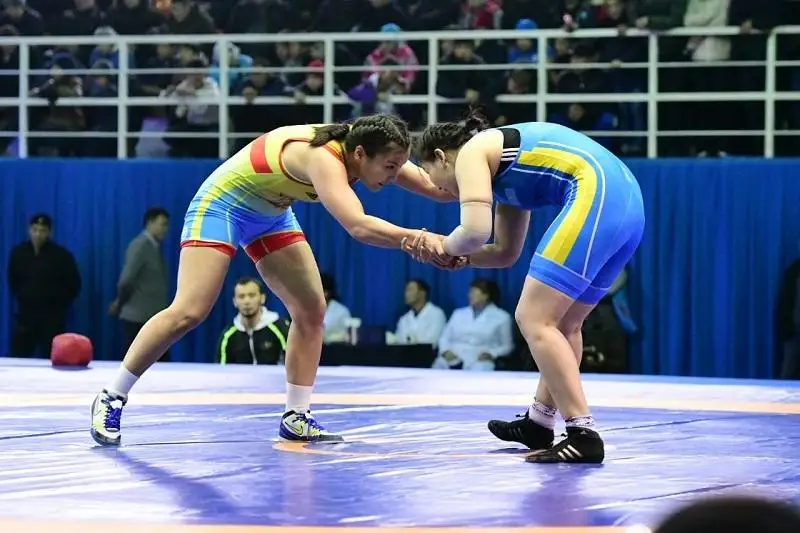 Женская сборная Казахстана по борьбе отправится в Польшу перед стартом домашнего ЧМ