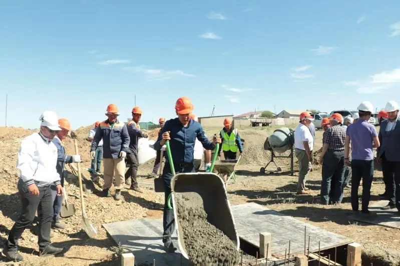 В селах ВКО возводят жилые дома для нуждающихся семей
