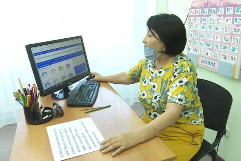 Пробные онлайн-уроки начались у костанайских школьников