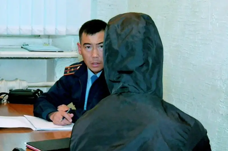 Деньги из рук незрячего мужчины вырвал грабитель в Петропавловске