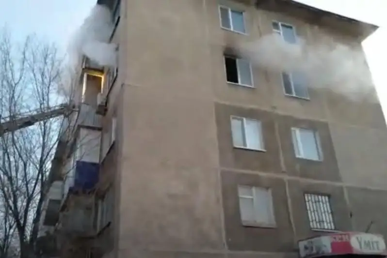 Пожар произошел в многоэтажке Актобе: один человек скончался