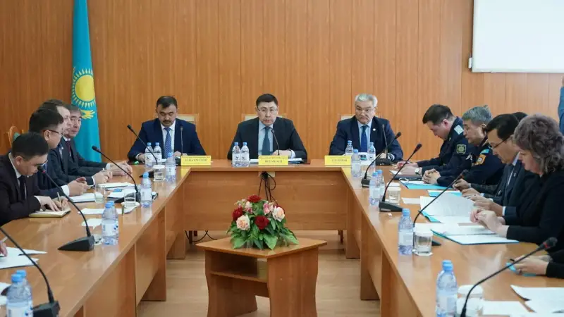 Арыки прочищены и снег вывезен с 55 улиц Семея