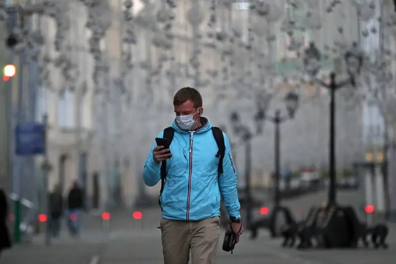 Медицинская маска снижает вероятность заражения инфекциями в 1,8 раза - Роспотребнадзор