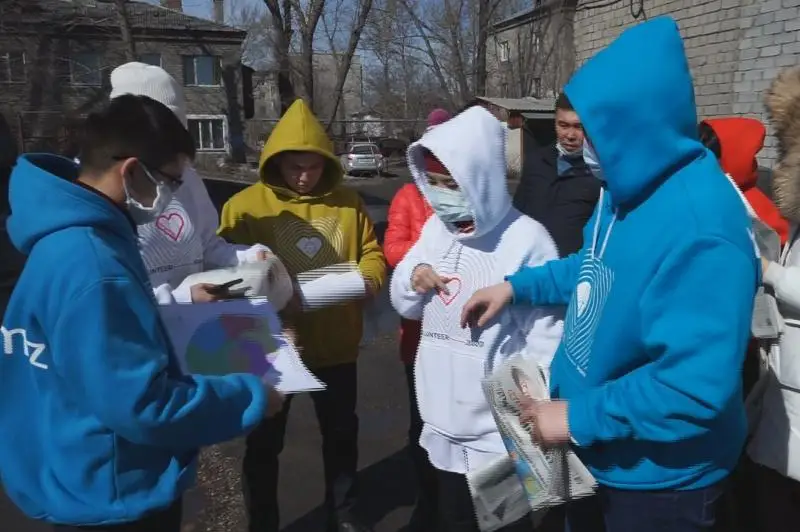 Многоразовые маски раздают в Семее