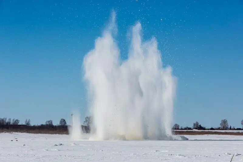 Лед будут взрывать на Иртыше в Семее