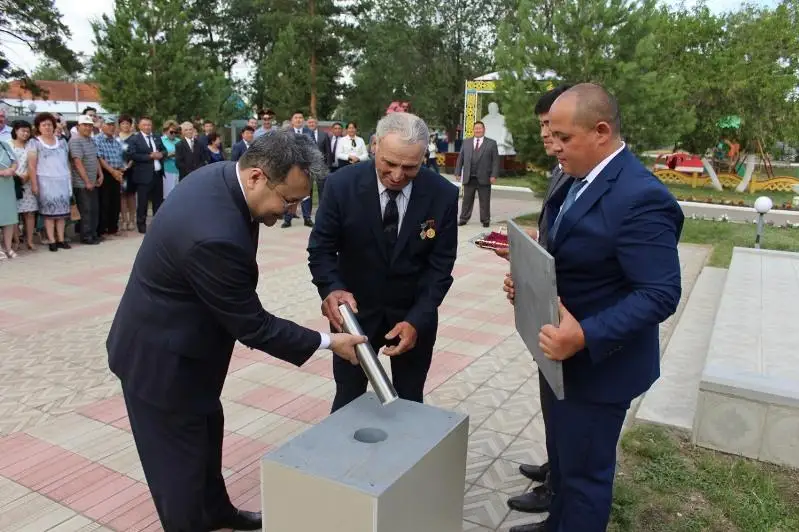 Аллеи госслужбы открывают в районах Костанайской области