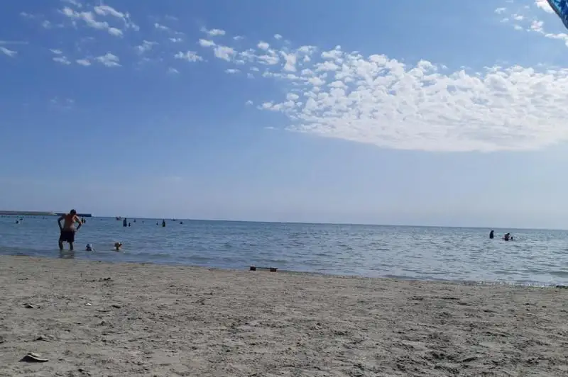 За нарушение карантинных мер к штрафу привлекли руководство пляжа в Актау