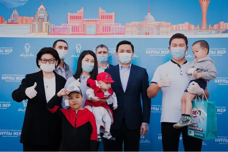 Ключи от социальных квартир вручил аким столицы