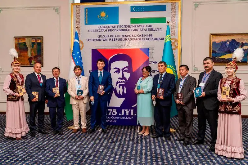 Книгу Абая на узбекском языке презентовали в Ташкенте