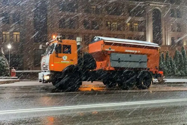 В Алматы за ночь выпало семь сантиметров снега
