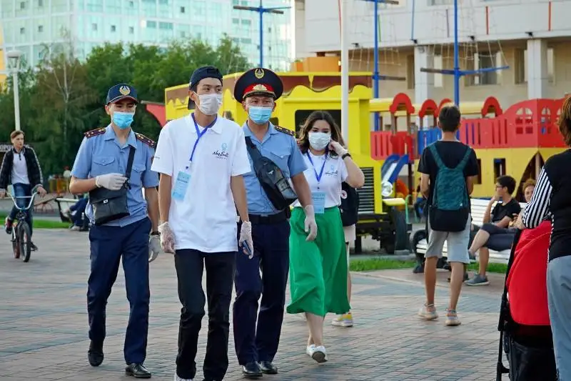 Нужно носить маски, особенно там, где соблюдать дистанцию невозможно - эксперт ВОЗ