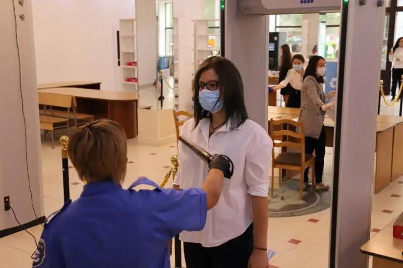 Какие запрещенные предметы пытались пронести абитуриенты на ЕНТ в Атырау