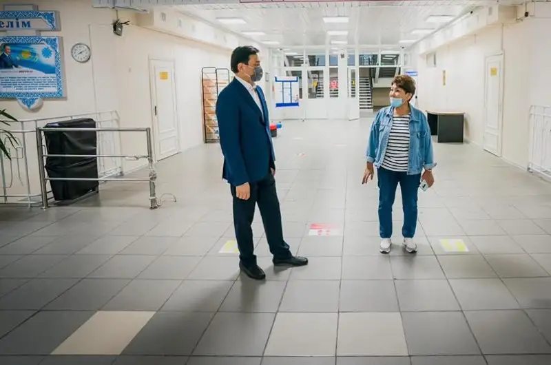 Алтай Кульгинов ознакомился с ходом ремонта в школах и детсадах