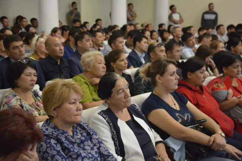 Бродячие собаки, светофоры, кладбищенские вандалы - что волнует жителей Тараза