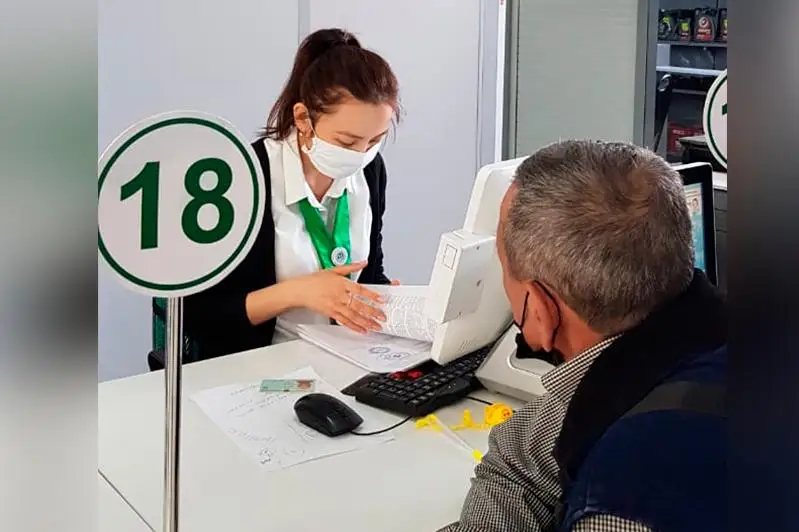 В Казахстане вновь сокращают режим работы ЦОНов