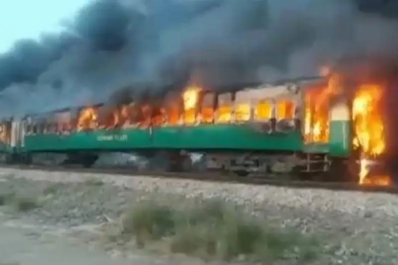 Пожар в Пакистане: число жертв возросло до 73