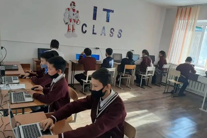 Единый день диктанта среди школьников, приуроченный ко Дню Первого Президента РК, прошел в ВКО