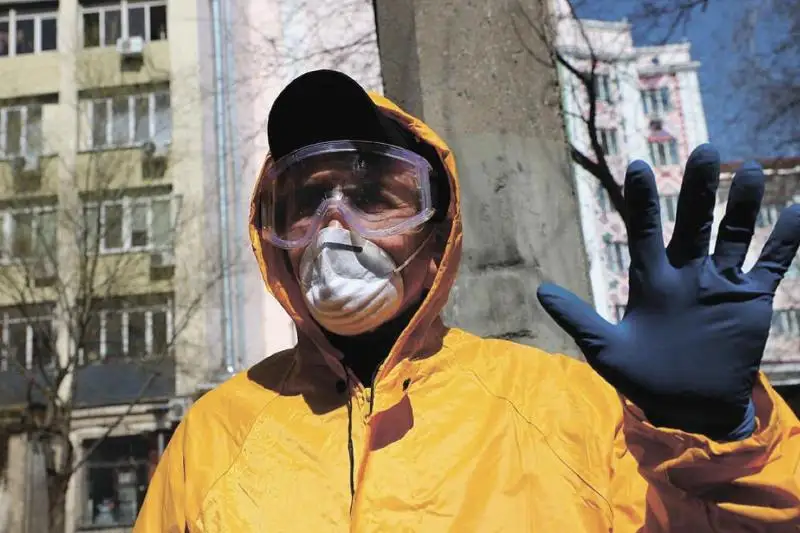 Фотовыставка «Боремся с COVID-19 вместе» проходит в Алматы