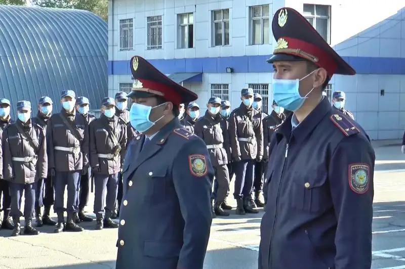 Конфликт полицейского и мужчины с коляской: участковый инспектор награжден в Алматы