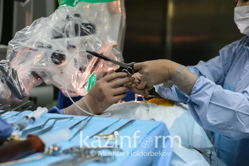 Несколько часов оперировали спрыгнувшего с пятого этажа жителя Петропавловска