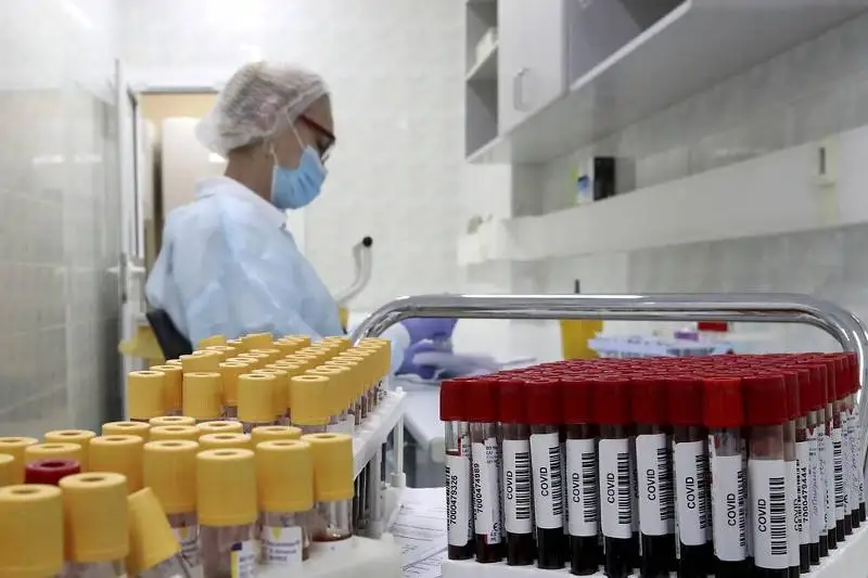 Случаи заражения COVID-19 медиков на Алтае после прививки «Спутником V» объяснили в Минздраве РФ