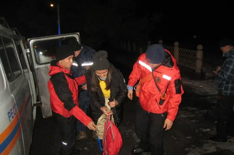 Двух туристов спасли в горах близ Алматы