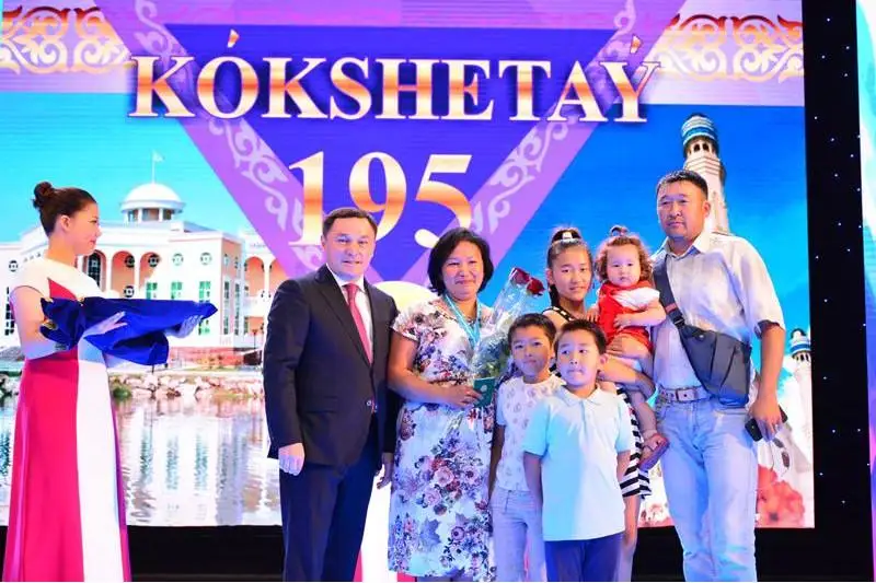 Подвески «Алтын алқа» и «Күміс алқа» вручили многодетным матерям в Кокшетау