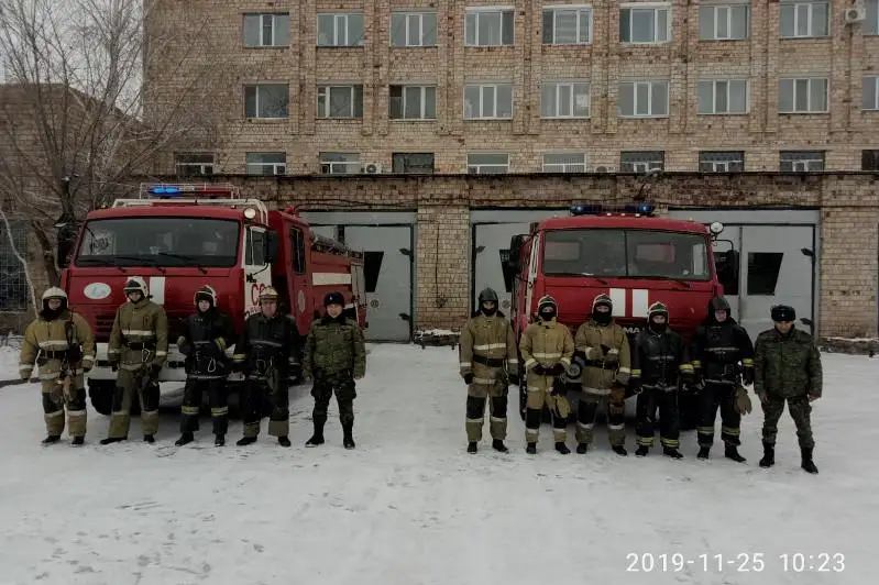 Пожарные Караганды из горящей девятиэтажки спасли 27 человек