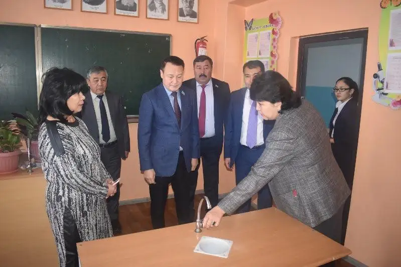 Жители Приозерска рассказали сенатору о проблемах с питьевой водой и отоплением