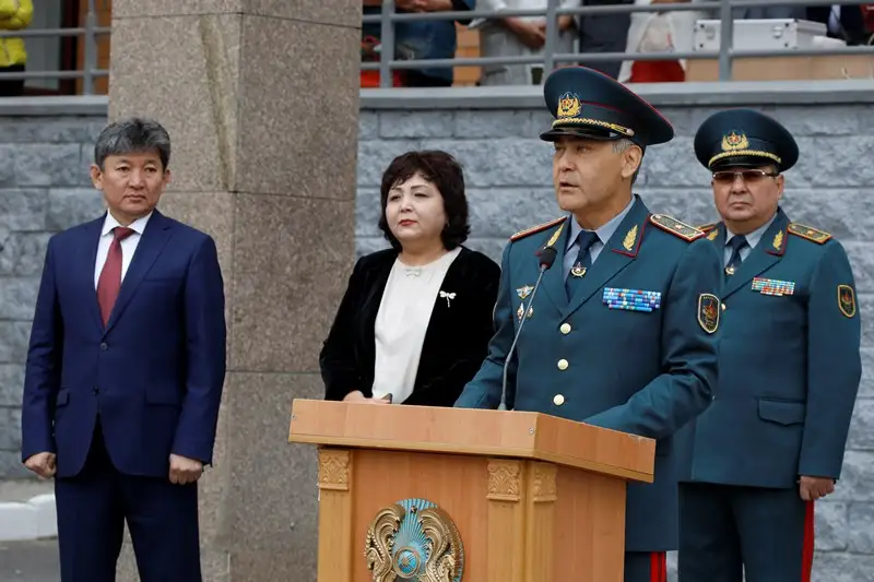 Министр обороны РК посетил школу в поселке Косшы