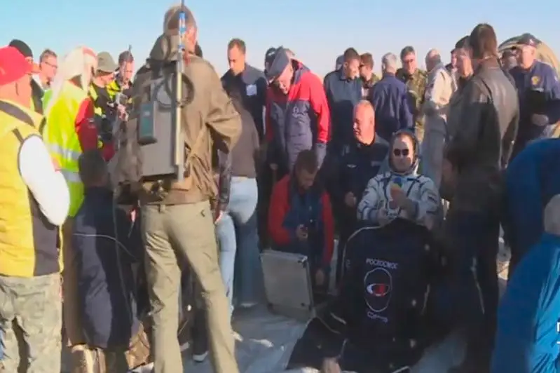 Международный экипаж с первым космонавтом ОАЭ благополучно вернулся  на Землю