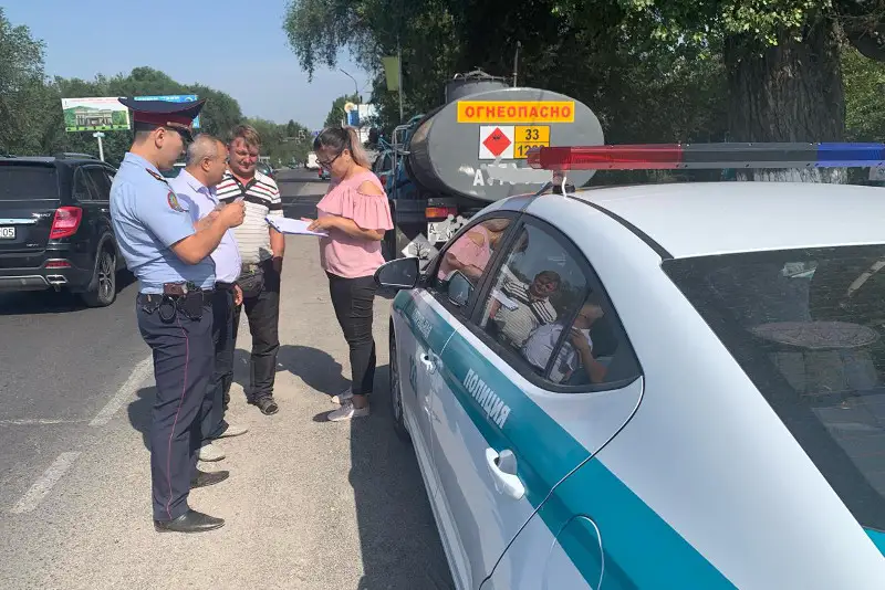 15 тонн бензина без документов перевозил водитель в Алматинской области