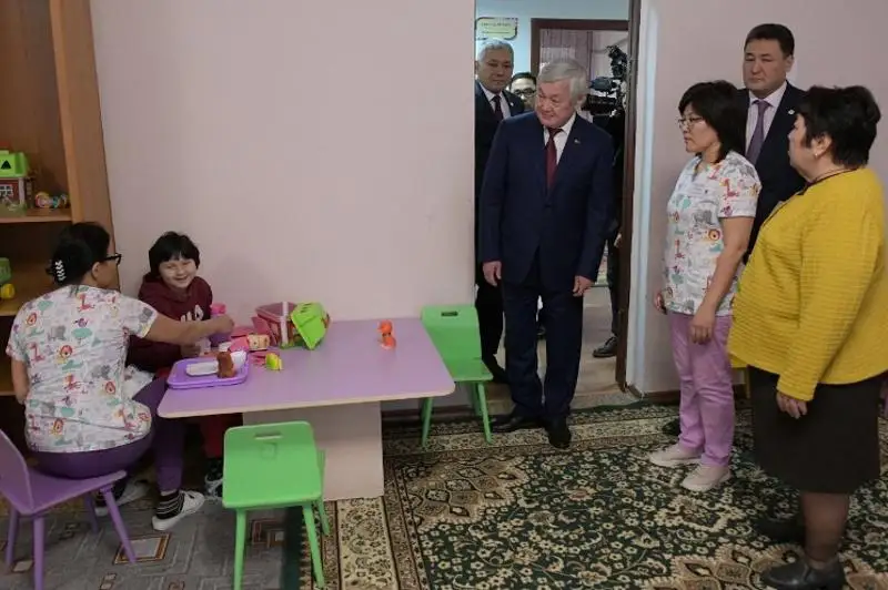 Бердибек Сапарбаев встретился с сельчанами в Павлодарской области