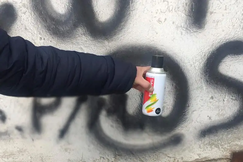 Три года по новому закону может получить житель Тараза за граффити-надписи про наркотики