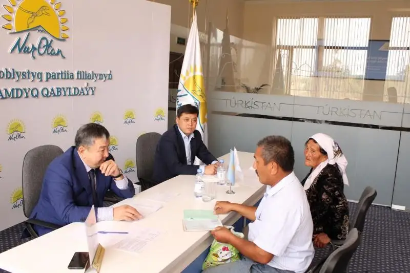 Решить проблемы смогли жители Туркестанской области в Общественной приемной Nur Otan