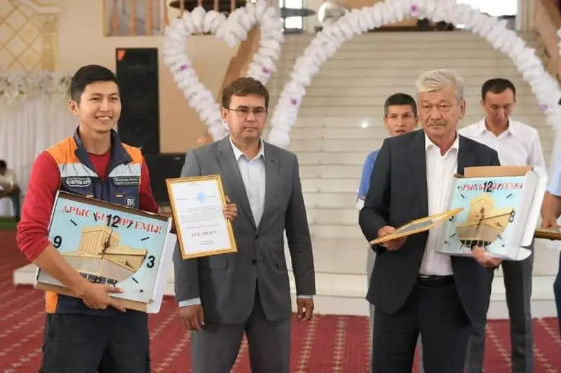 Награждены активисты, принявшие участие в строительстве первого сектора в Арыси