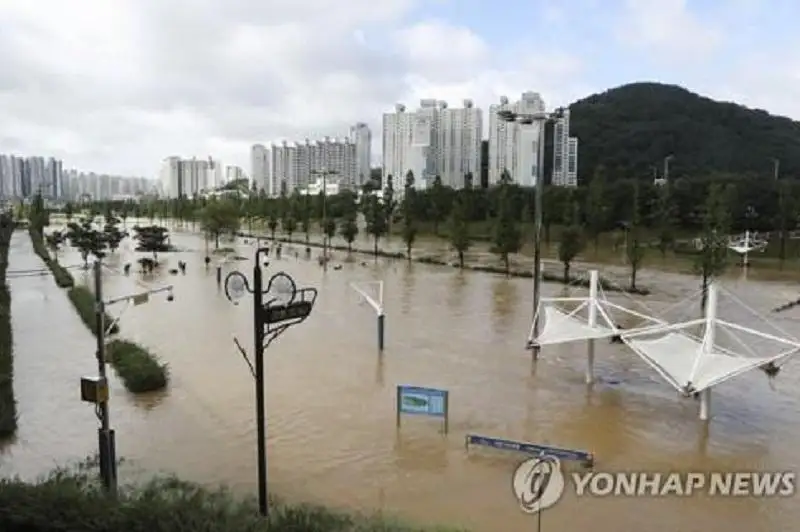 Наводнение в Южной Корее унесло жизни трех человек
