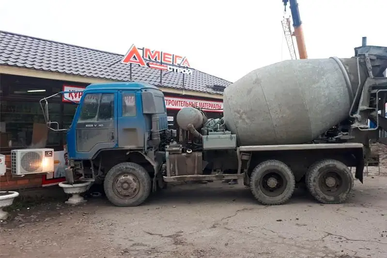 Бетономешалка въехала в магазин в Петропавловске