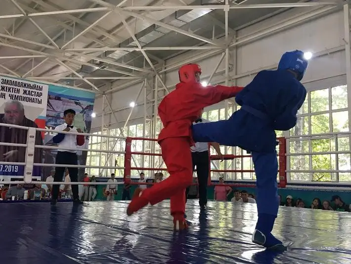 Чемпионат Казахстана по универсальному бою проходит в Алматы