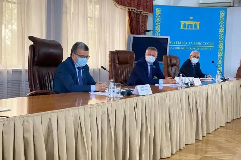 Сенатор обсудил в Алматы реформы в судебной системе и изменения в адвокатской деятельности